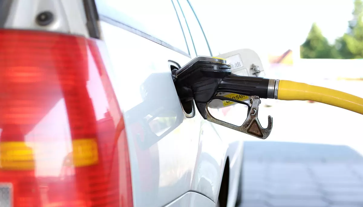 Taxă nouă pe carburanți din 2028. Anunțul făcut de oficialii Petrom: „Va aduce un cost de aproximativ un leu pe litru”