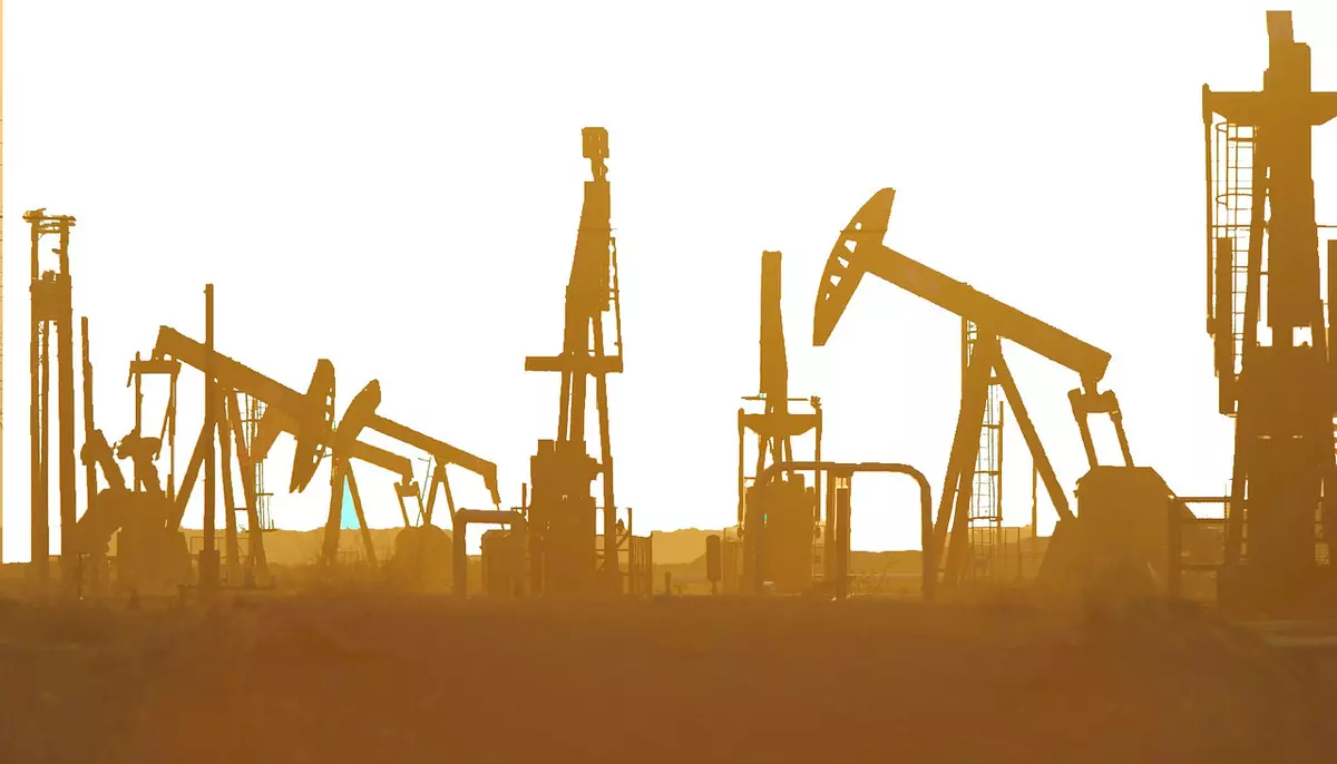 Prețul petrolului urcă spre 85 dolari. Conflictul SUA-Iran pune din nou rutele maritime sub presiune