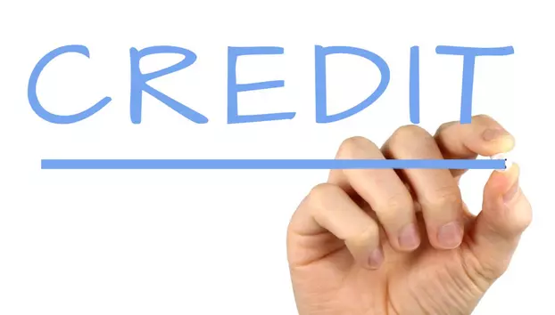 Cum funcționează un credit bancar și cât te costă. Mecanismul prin care împrumuți bani rapid și plătești uneori dublu înapoi
