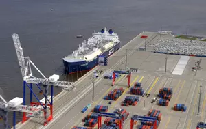 Rusia își extinde flota fantomă de metaniere pentru exporturile de gaze naturale lichefiate. UE va interzice importurile rusești din 2027