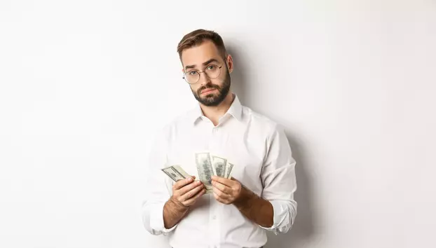 Peste 50% dintre români sunt nemulțumiți de salariu. Tot mai mulți iau în calcul schimbarea locului de muncă