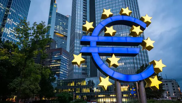 Zona euro crește cu 0,4% în trimestrul al doilea. Economia depășește estimările, dar complică planurile BCE