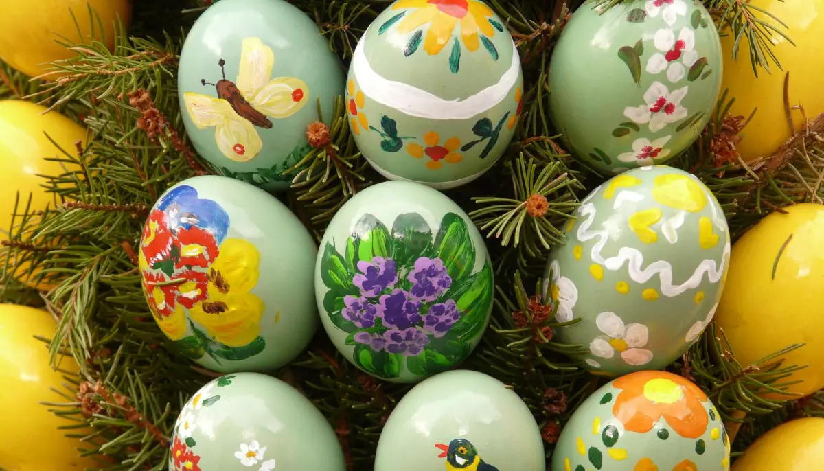 Cum vopsești ouăle de Paște natural. Metode simple, fără coloranți artificiali