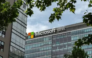 Microsoft se retrage din China, dar nu pleacă. Boomul AI îi lasă o afacere profitabilă
