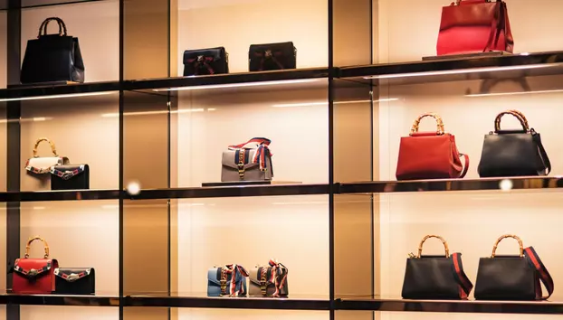 Acțiunile marilor branduri urcă după un posibil acord SUA-Iran. LVMH câștigă 5% pe bursă 