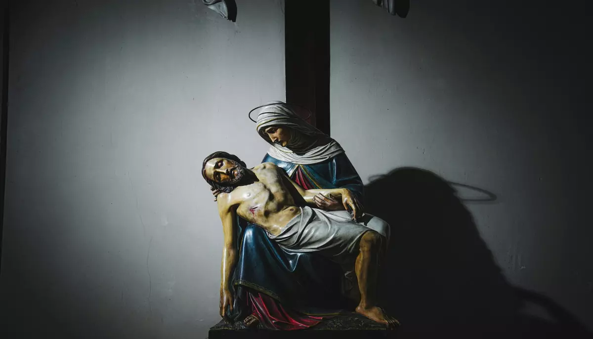 Când „Hristos a Înviat!” se spunea în șoaptă. Cum a supraviețuit Paștele în „epoca de aur” fără să apară în ziare 