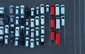 Înmatriculările autoturismelor noi a crescut cu 20,7% în trimestrul al doilea. Numărul vehiculelor pentru transportul persoanelor a scăzut cu 7,6%