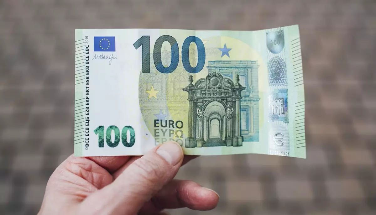 Cash-ul revine în zona euro. Plățile mobile au crescut de la 36% la 68% în doar 2 ani