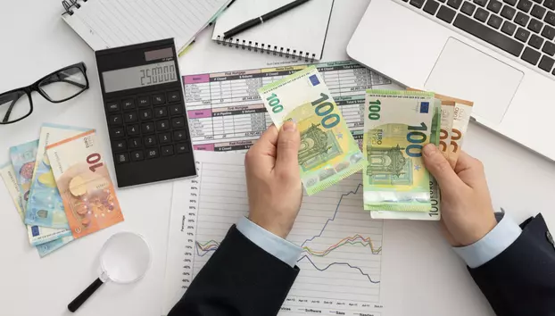 Salariul mediu net a ajuns la 5.734 de lei în iunie. Puterea de cumpărare a scăzut însă cu 6,3% într-un an