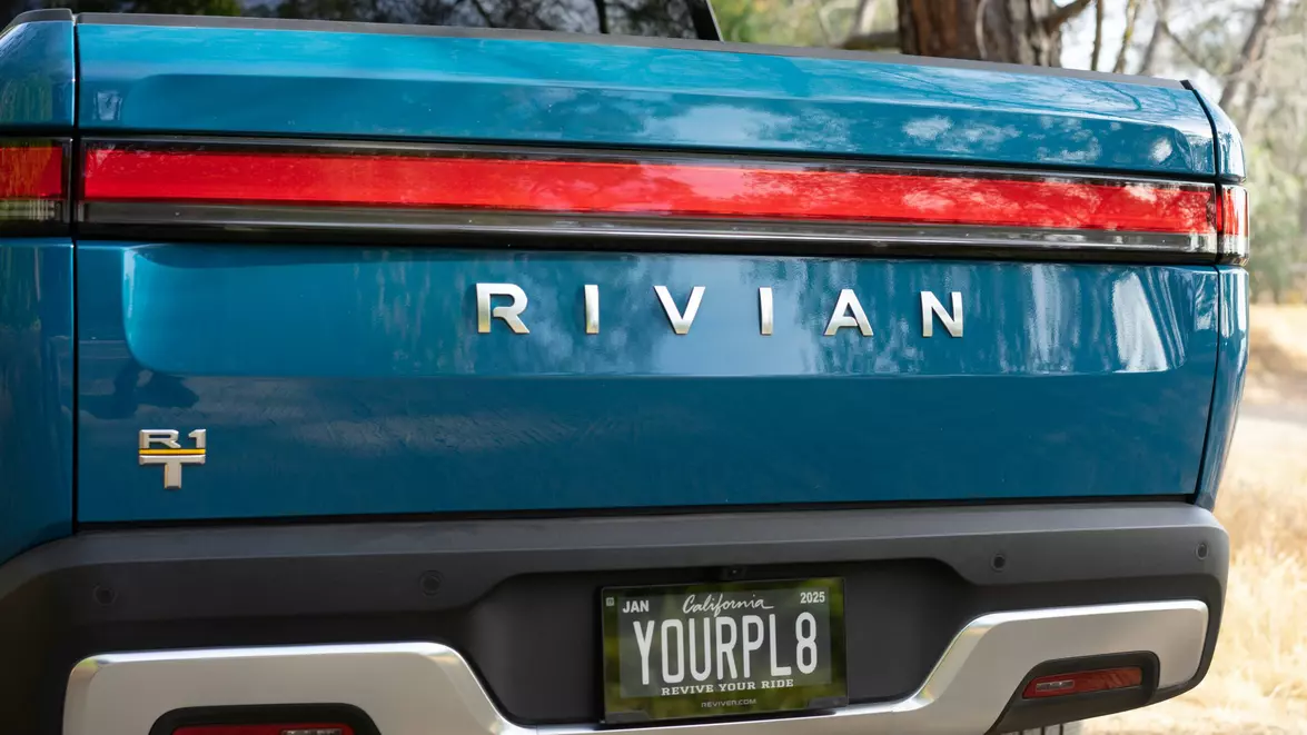 Rivian vinde acțiuni pentru a-și finanța dezvoltarea. Cotația companiei americane de mașini electrice a scăzut cu peste 10% 