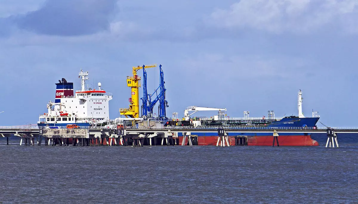 Prețul petrolului scade pe fondul discuțiilor Iran-Oman. Țițeiul Brent a ajuns la 79,12 dolari pe baril