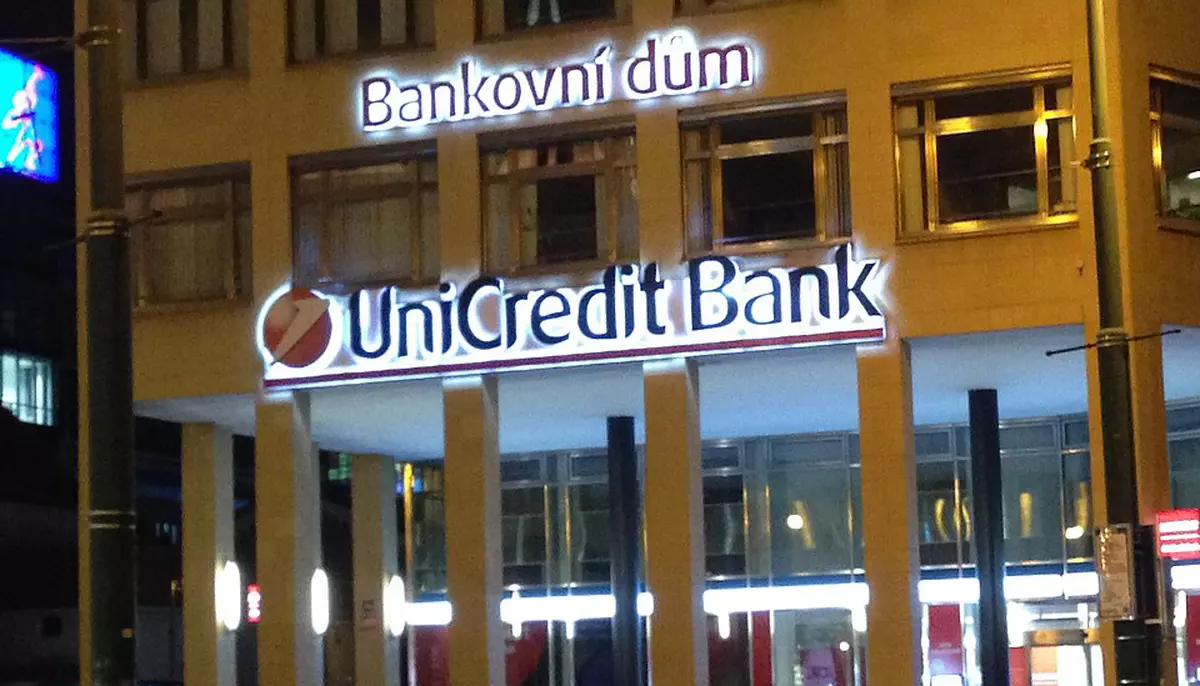 UniCredit este la un pas de preluarea Commerzbank. Banca italiană deține deja 48% din acțiunile instituției germane