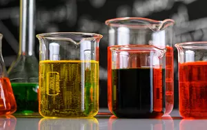 Chimia produce aproape 7 miliarde euro din deficitul comercial. România are gaz, dar importă produse chimice și petrochimice