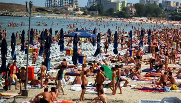 Litoralul a ajuns ocupat la capacitate maximă de Sfânta Maria. Peste 210.000 de turiști au petrecut weekendul la mare