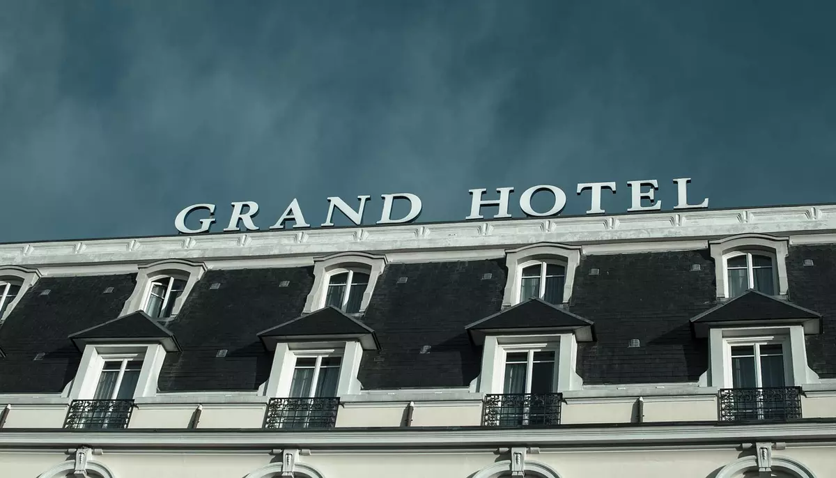Piața hotelieră încetinește extinderea. Creșterea numărului de camere s-a redus cu 53% în primul semestru