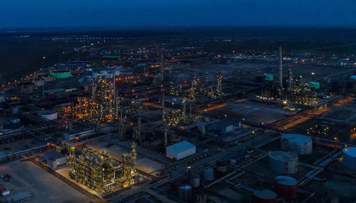 OMV Petrom avansează în proiectul cu hidrogen verde de la Petrobrazi. Echipamentele electrolizorului de 20 MW au ajuns în rafinărie