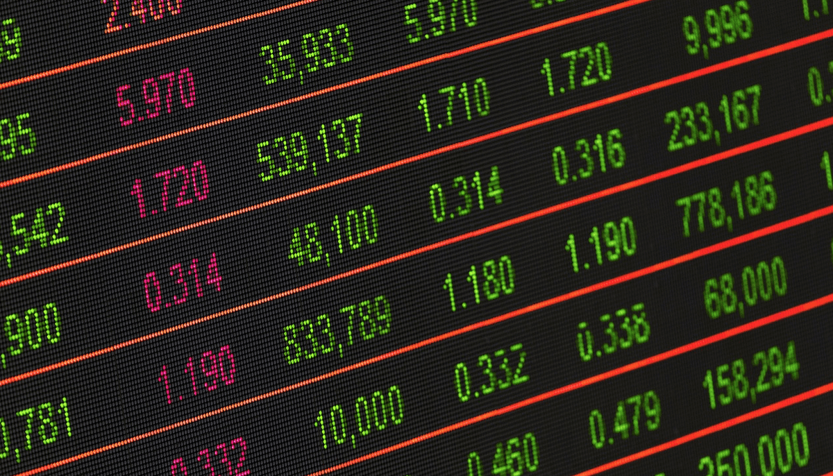 Acțiunile și prețurile petrolului cresc. Investitorii așteaptă ca un armistițiu să fie negociat