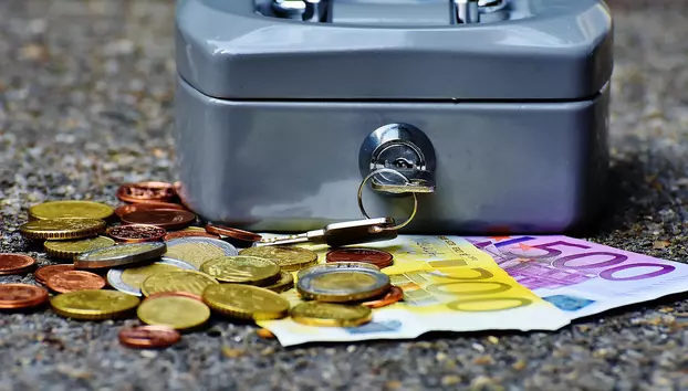 Yenul crește puternic după intervenția Japoniei pe piața valutară. Dolarul rămâne sub presiune după declinul de 1,5%