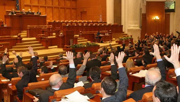 PNRR pune 3,9 miliarde de euro în mâna Parlamentului. Reformele amânate ani întregi se votează în aceste zile