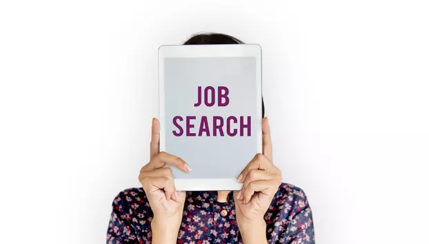 Locurile de muncă vacante au scăzut la 26.500. Industria prelucrătoare concentrează peste o cincime dintre posturi
