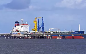 Prețul petrolului scade pe fondul discuțiilor Iran-Oman. Țițeiul Brent a ajuns la 79,12 dolari pe baril