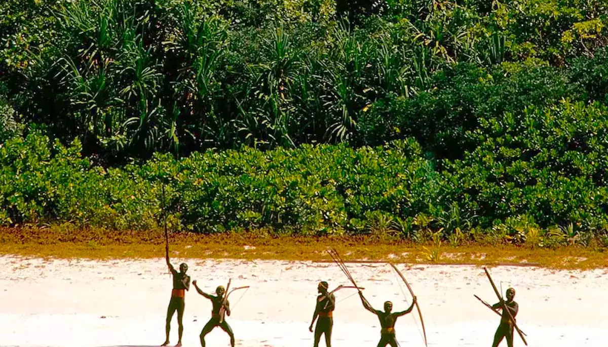 Un trib complet izolat într-o lume hiperconectată