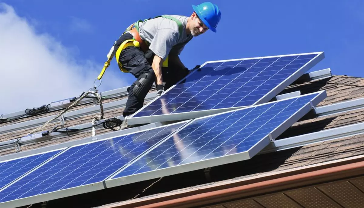 Casa Verde Fotovoltaice dispare din bugetul AFM. APCE reclamă mutarea a 1,5 miliarde lei spre apă-canal