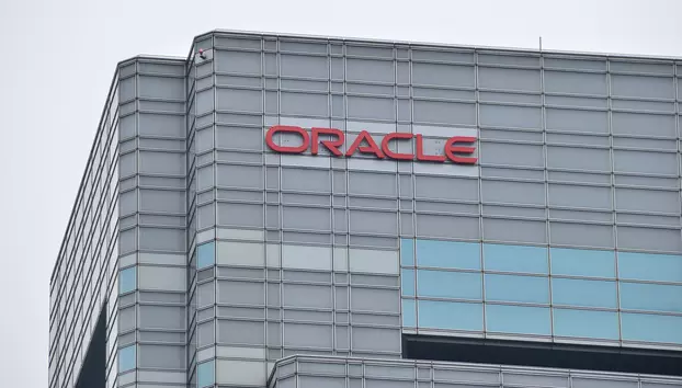 Oracle reduce 21.000 de posturi în plină cursă pentru AI. Compania își reorganizează afacerea în jurul inteligenței artificiale