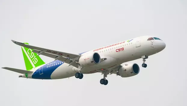 C919, avionul cu care China vrea să concureze Boeing și Airbus, intră pe prima rută internațională
