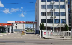 Lucrări de 30-40 de milioane de euro, neplătite de Lukoil România. Mai mult firme românești depind de achitarea lucrărilor făcute anul trecut la rafinăria Petrotel