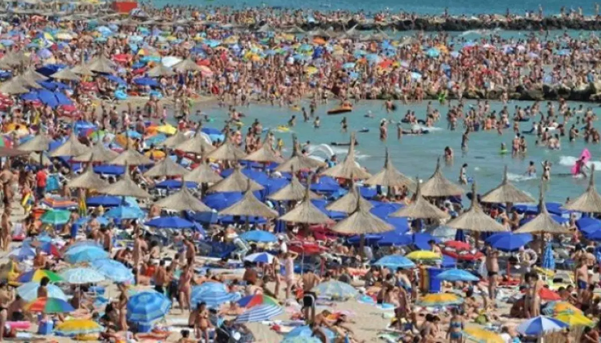 Peste 200.000 de turiști umplu litoralul românesc. Cu gradul de ocupare la 100%, industria spune că este un an dificil