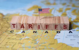 Trump amână tarifele de 50% pentru Canada, după progresele anunțate în negocierile cu Ottawa. Acordul anunțat nu este încă finalizat