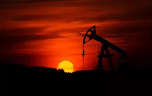 Petrolul se îndreaptă spre un câștig săptămânal de 6%. Ormuz ține piața între frica de război și speranța diplomației