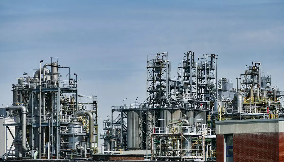 Producția mondială de petrol se prăbușește. AIE anunță cea mai mare scădere înregistrată vreodată
