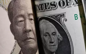 Yenul crește puternic după intervenția Japoniei pe piața valutară. Dolarul rămâne sub presiune după declinul de 1,5%