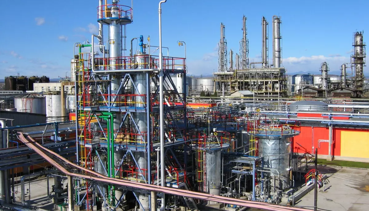 Rompetrol Rafinare alocă 27 de milioane de lei pentru energie solară la Vega. Producția va merge integral în consumul rafinăriei