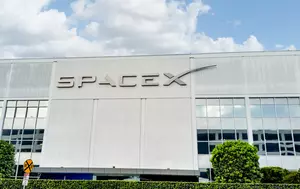 SpaceX își rezervă tot mai multe lansări pentru Starlink. Rivalii care depind de Falcon 9 trebuie să aștepte până în 2028 sau 2029