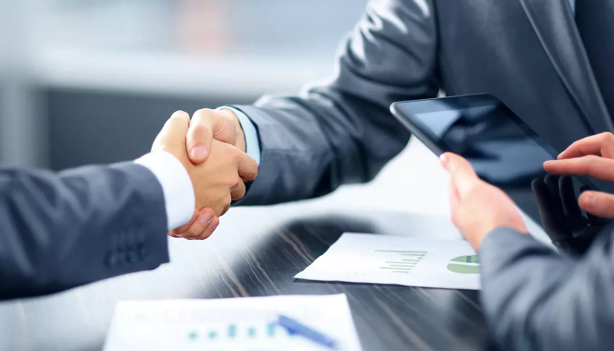 Creditarea crește cu 5,8%, dar firmele rămân în urmă. Economia încă se împrumută mai mult pentru consum decât pentru investiții