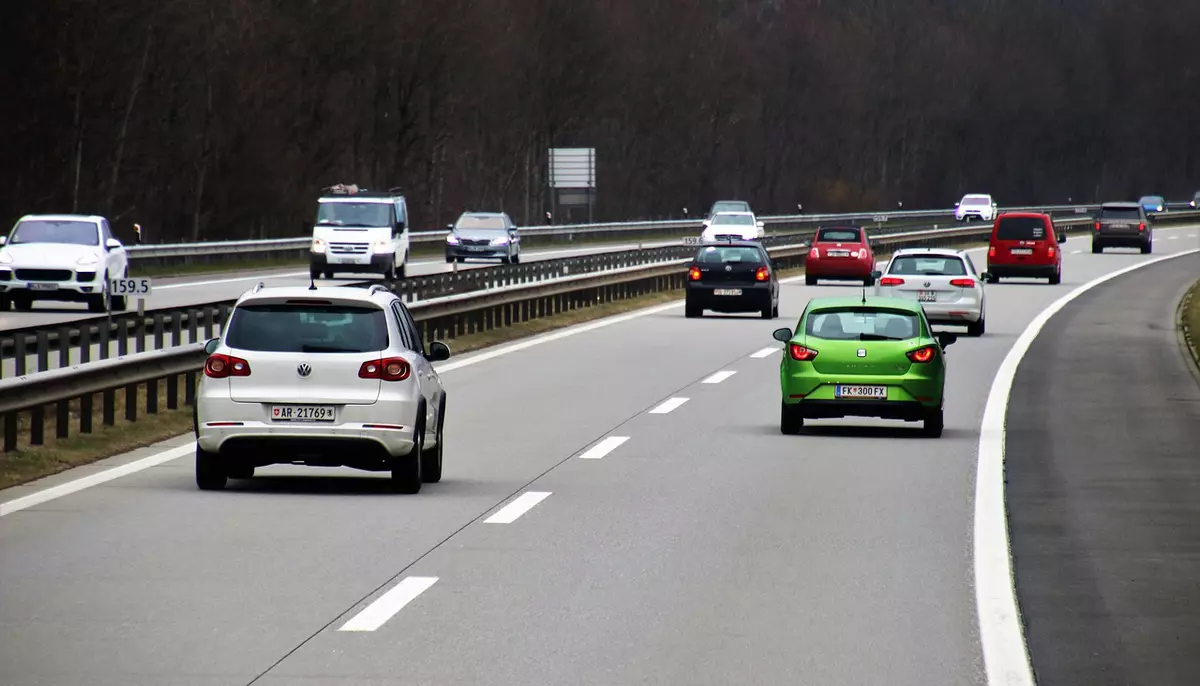 China depășește Europa în industria auto. UE ia în considerare valorificarea investițiilor străine directe din această țară