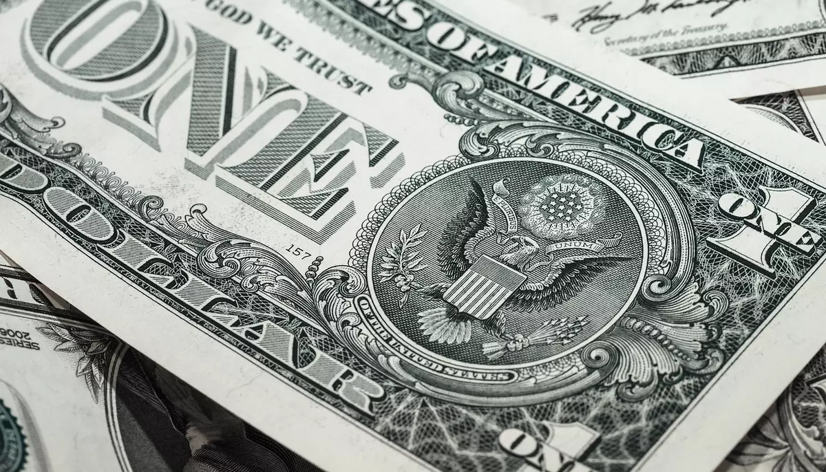 Dolarul crește de teama majorării dobânzilor Fed. Moneda americană s-a apreciat față de euro și yen