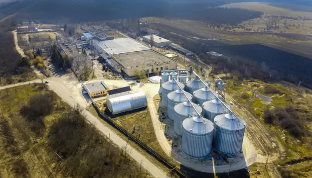 Criza uleiului de motor amenință industria auto. Prețurile au ajuns la 4.000 de dolari pe tonă