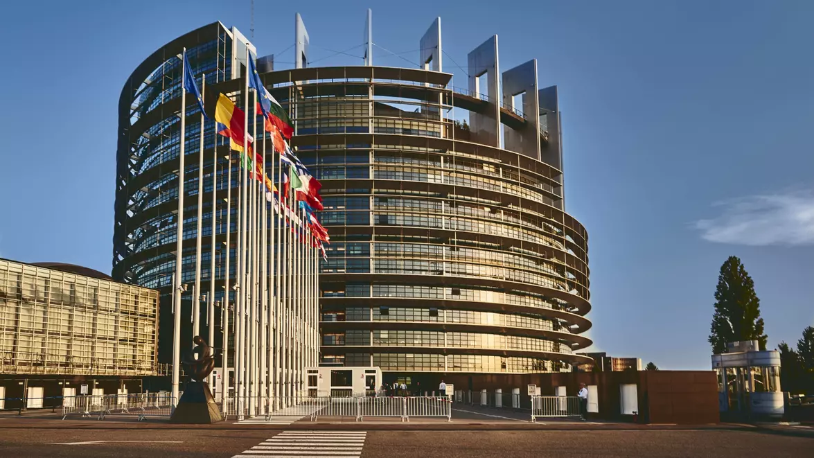 Parlamentul European cere reguli mai dure pentru giganții tehnologici și mai mult spațiu pentru companiile europene