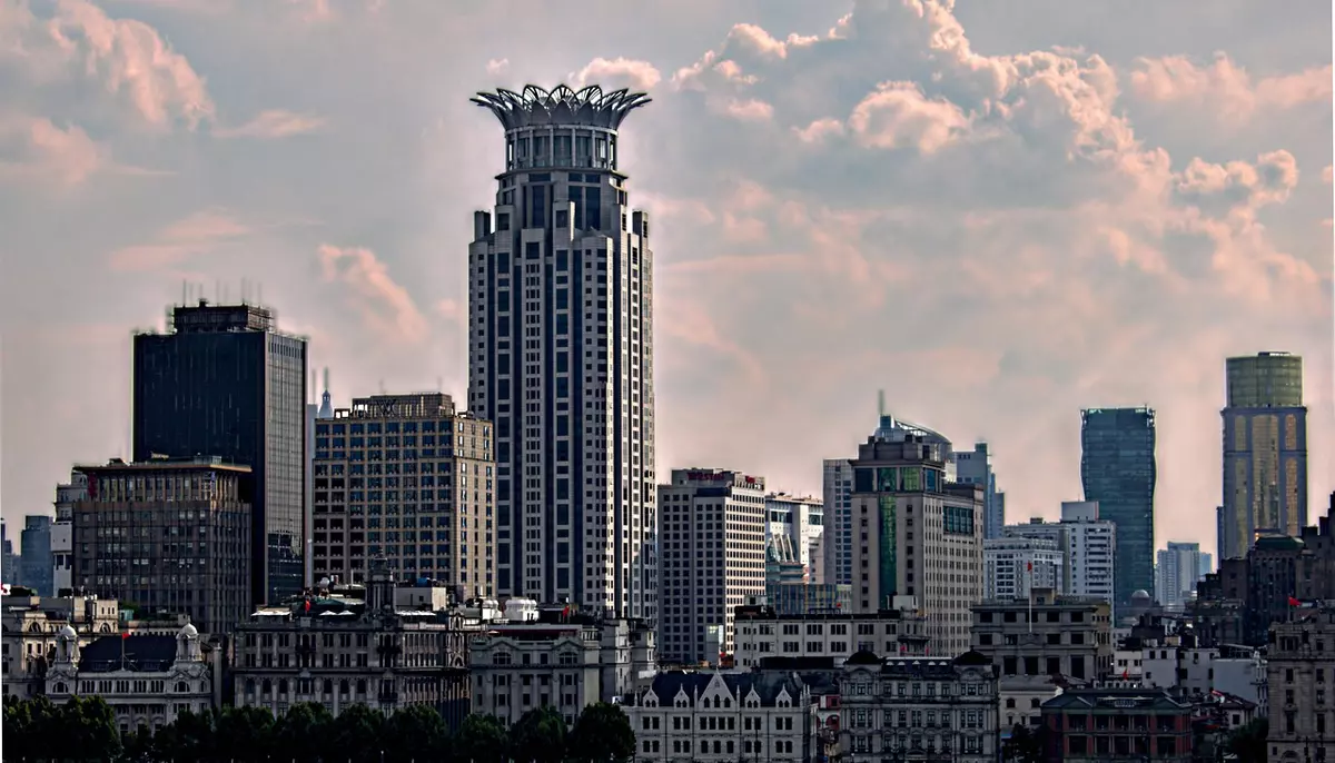 Dezechilibrele economiei Chinei se accentuează. Vânzările cu amănuntul au scăzut pentru prima dată în mai bine de trei ani