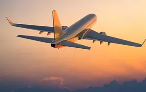 Criza combustibilului pentru avioane lovește industria aeriană. Zboruri anulate, taxe suplimentare și bilete mai scumpe în Europa