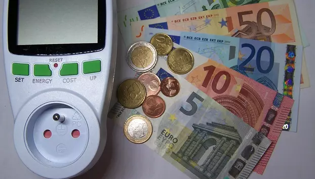 92% dintre români vor să reducă consumul de energie în următorul an. Ce măsuri au în plan pentru facturi mai mici