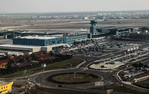 Aeroporturile Otopeni și Brașov intră în 2 etape diferite de investiții. Primul schimbă infrastructura și modernizează pista, al doilea își repară sistemele, pentru un total de 116 milioane euro