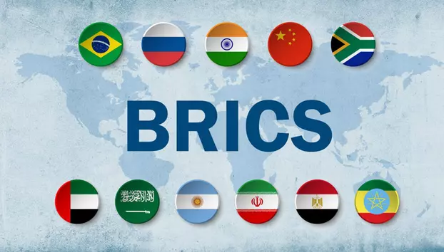 BRICS lansează noi strategii de reducere a dependenței de dolar. Statele membre iau în calcul interconectarea sistemelor de plăți