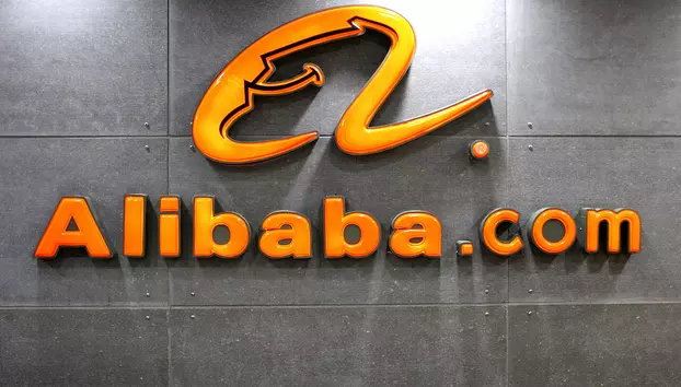Acțiunile Alibaba urcă cu 7% după lansarea noului model AI. DeepSeek vine cu costuri de peste 100 de ori mai mici