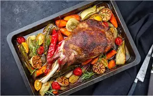 Ce mâncăm de Paște? Friptură de miel tradițională, fără sosuri și fandoseli, lăsată la marinat și la cuptor pe îndelete