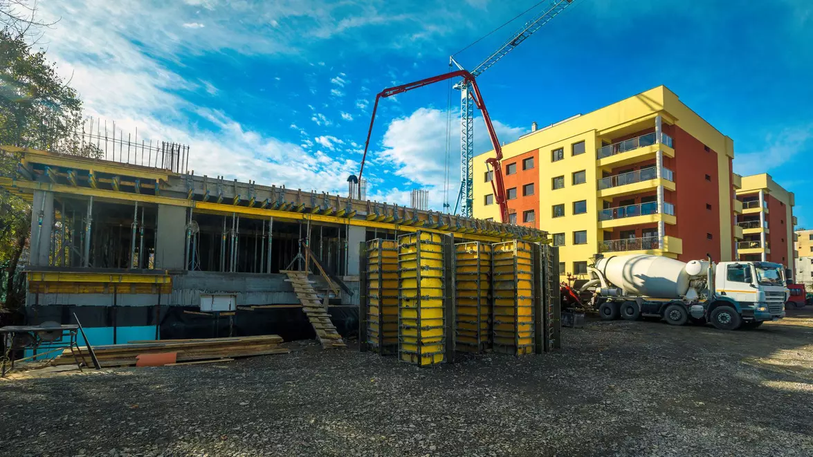 Autorizațiile pentru locuințe au scăzut cu 14,3% într-un an. Zona Capitalei este singura care a evitat declinul 